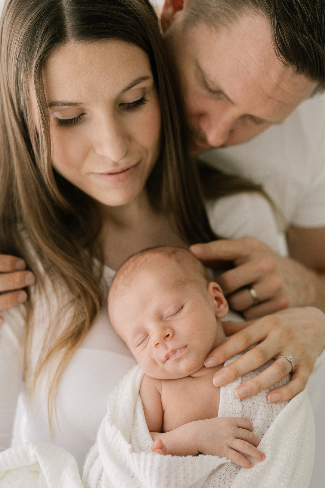 newborn kuvaus vauva ja vanhemmat valokuvaaja